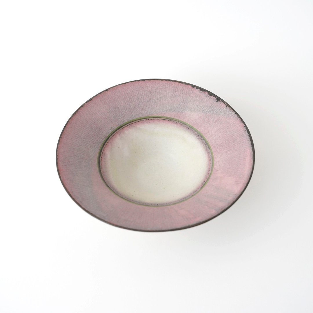 小関康子さんの鉢 小関康子・ピンク象嵌平鉢 | 黄魚オンラインショップ