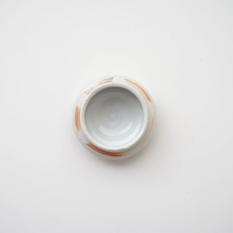 29 壷田亜矢 / 蓋物（白磁）