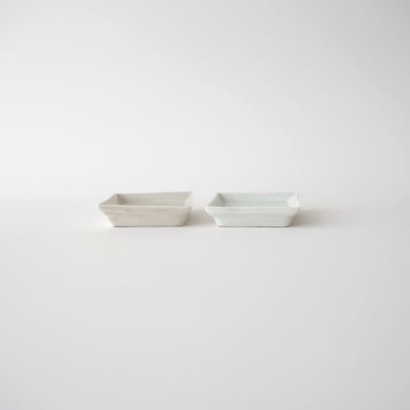 2 竹下努・青白磁小皿 / 四角