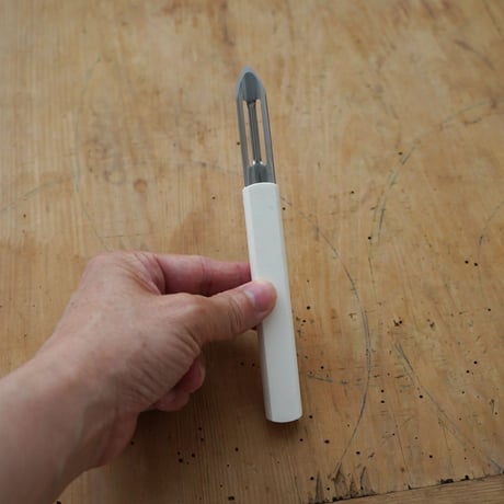 フランス・ ピーラー（皮むき器）/ 白