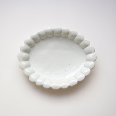 6 竹下努・青白磁丸輪花オーバル (L)