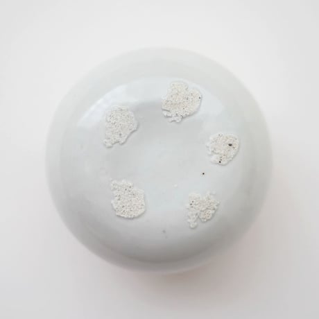 34 壷田亜矢 / 蓋物（白磁）