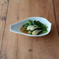 9 竹下努・青白磁蓮弁小鉢