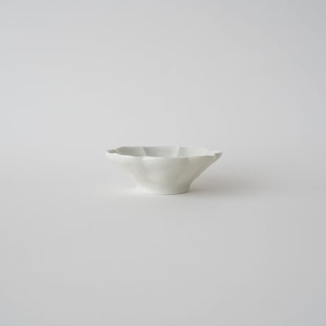 3 竹下努・青白磁小鉢 / 深輪花