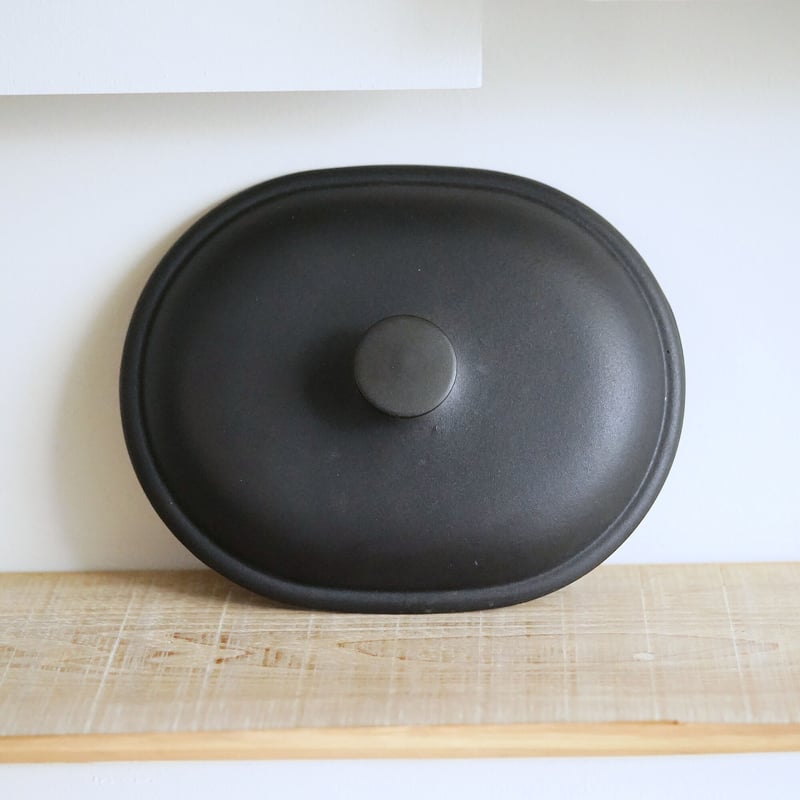 ル・クルーゼ　美品　オーバル25cm マットブラック　黒 シグニチャー ココット・オーバル 25cm マットブラック (ブラック