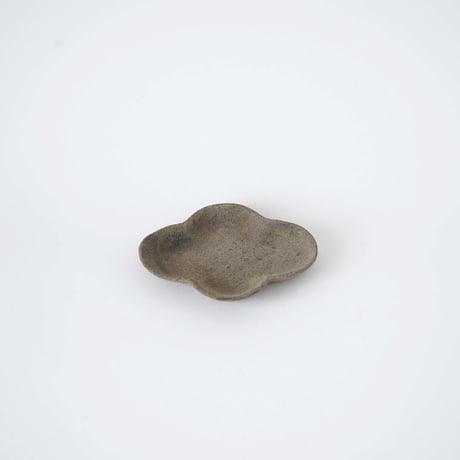 水谷智美・四葉小皿（灰渋）