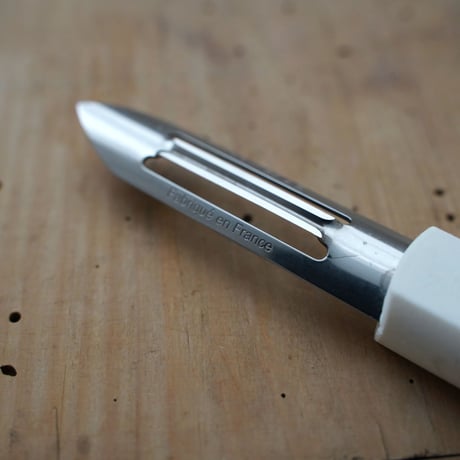 フランス・ ピーラー（皮むき器）/ 白