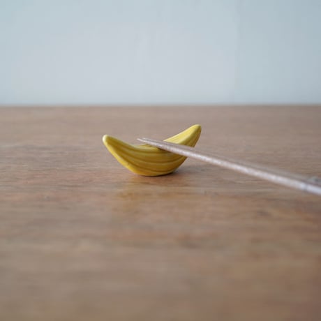スミレ研究所・黄色い箸置き