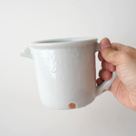 48 壷田亜矢 / 注器（白磁）