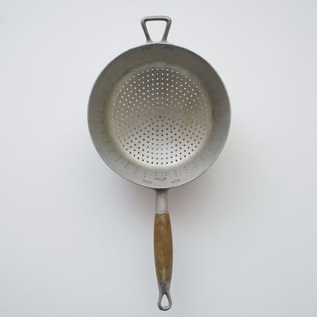5・フランス・片手水切りコランダー