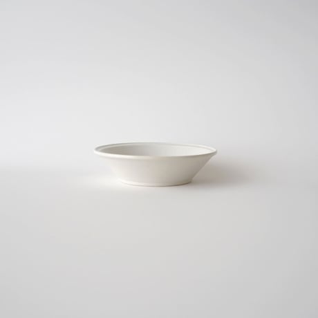 阿久津真希・鉢　(白)