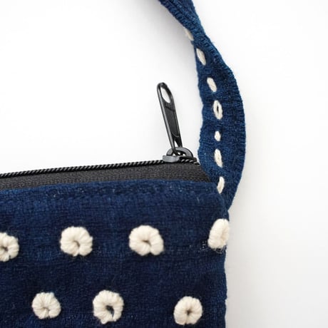 アカ族・藍染刺繍ショルダー ③