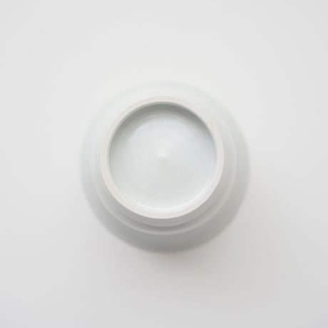 21 竹下努・青白磁くみ出し (大)