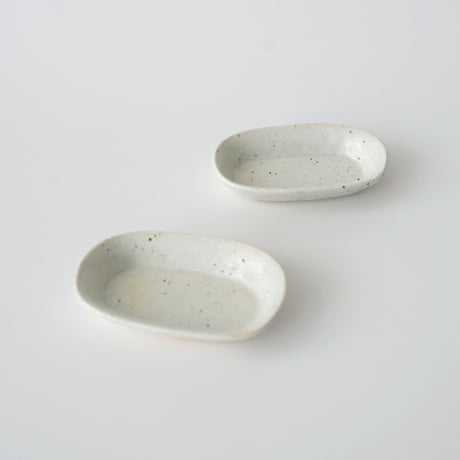 十場あすか・楕円豆皿・白