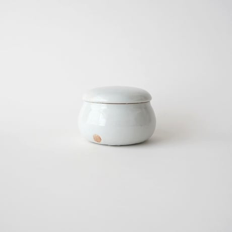 36 壷田亜矢 / 蓋物（白磁）