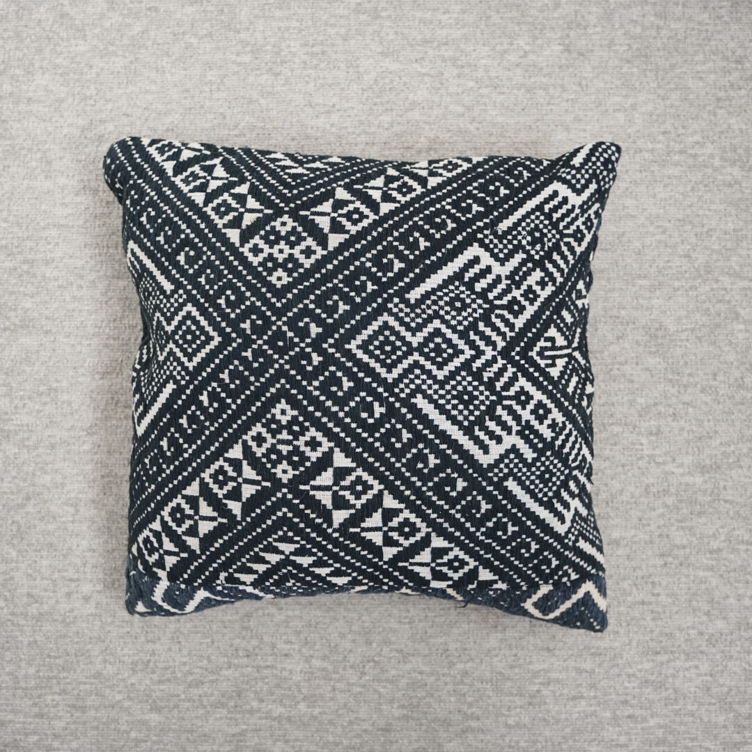 ラス1 黒川イザナ クッションカバー リサ・ラーソンデザインのクッションカバー（マイキーフレンズ