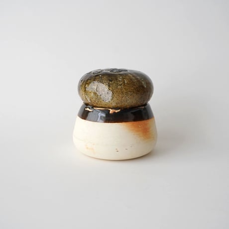 40 壷田亜矢 / 蓋物