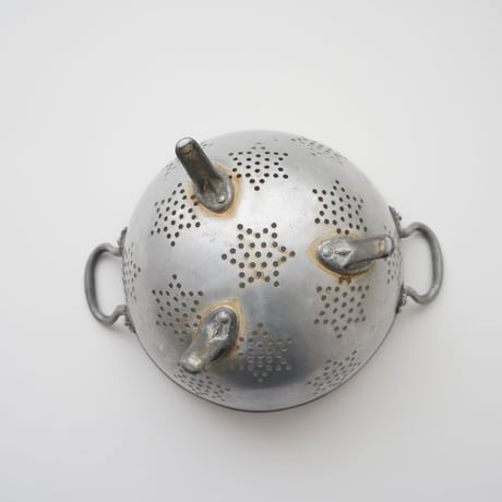 3・ フランス・ビンテージ調理器具 / アルミコランダー
