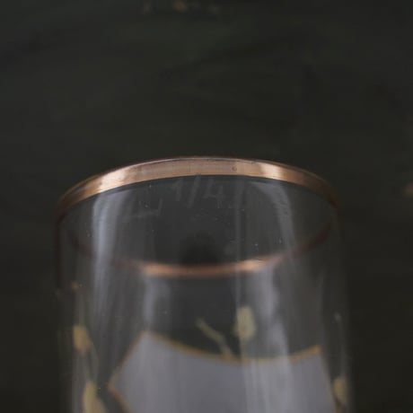 ベルギーのTのイニシャルのコップ