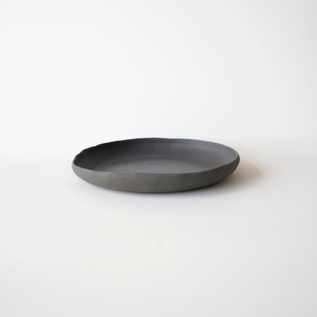 渡辺隆之・皿 L（黒）/フチ上がり ⑧