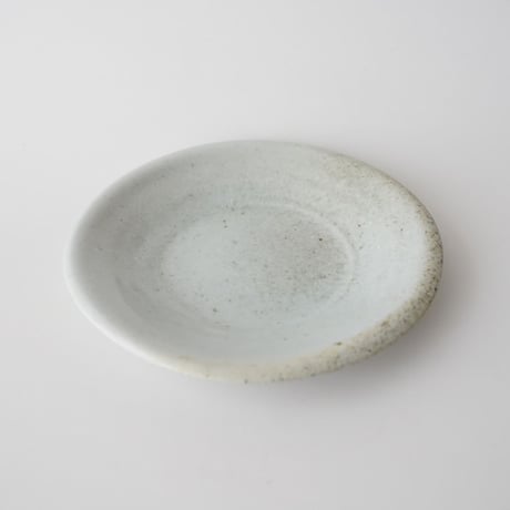 16 壷田亜矢 / 皿 中（白磁）