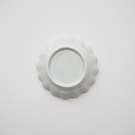 2 竹下努・青白磁小皿 / 菊