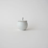 27 壷田亜矢 / 蓋物（白磁）