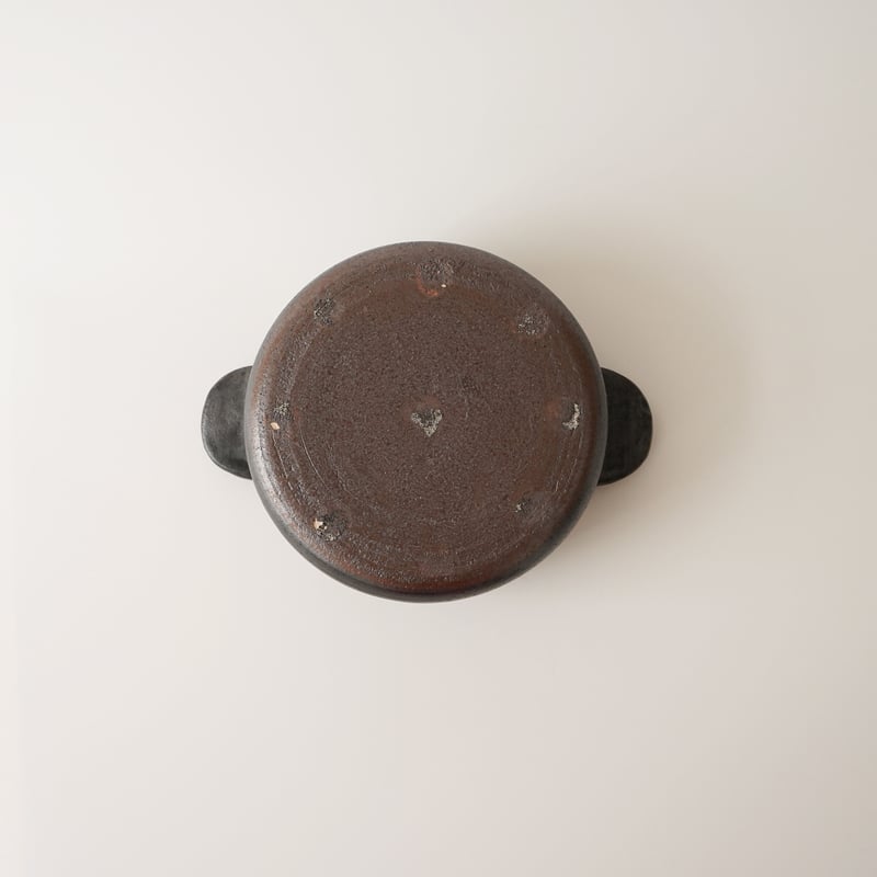 壷田和宏・亜矢 / 黒い土鍋 | 黄魚オンラインショップ