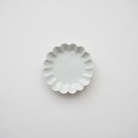 2 竹下努・青白磁小皿 / 菊
