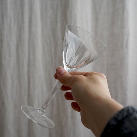 チェコ・背の高いお花のようなグラス
