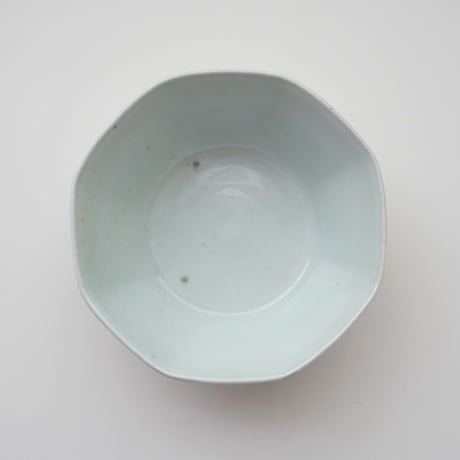 18 壷田亜矢 / 面取り鉢（白磁）