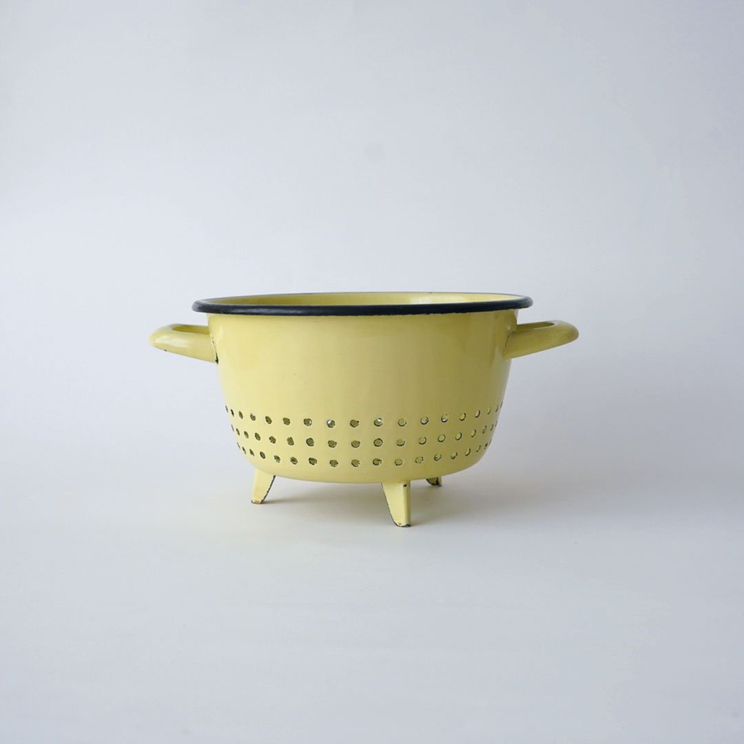 黄色のホーローのコランダー | 黄魚オンラインショップ