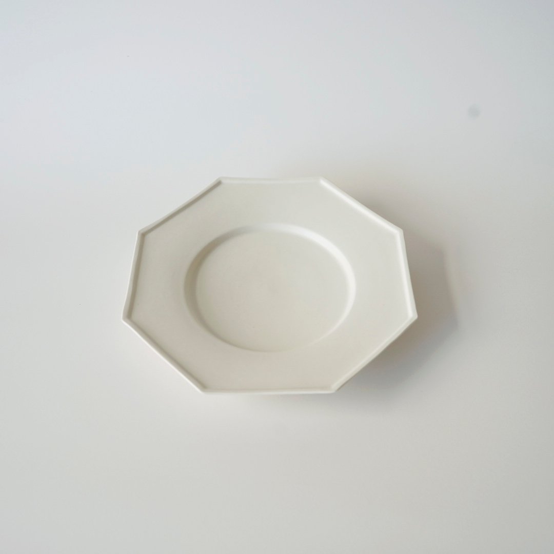 ⭐️照井壮さん⭐️白い八角形皿 2枚セット⭐️ ⭐️照井壮さん⭐️白い八角形皿 2枚セット⭐️