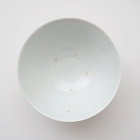 19 竹下努・青白磁碗 (大）