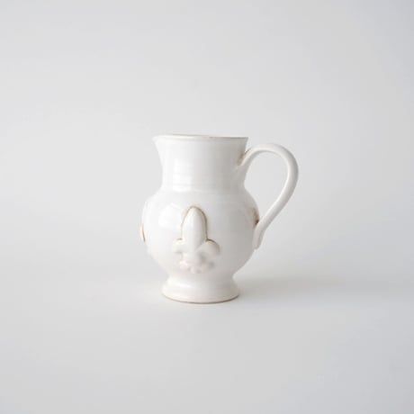 白いピッチャー