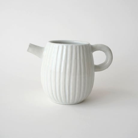 49 壷田亜矢 / 注器（白磁）