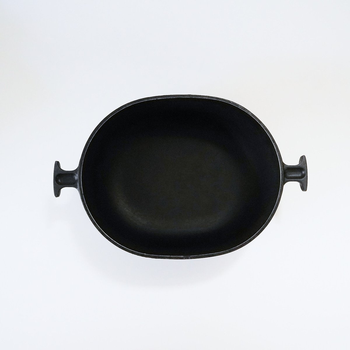 ル・クルーゼ　美品　オーバル25cm マットブラック　黒 Amazon.co.jp: ルクルーゼ ココット オーバル 25cm マットブラック