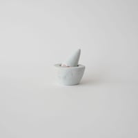 10 壷田亜矢 / 乳鉢（白磁）