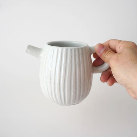49 壷田亜矢 / 注器（白磁）