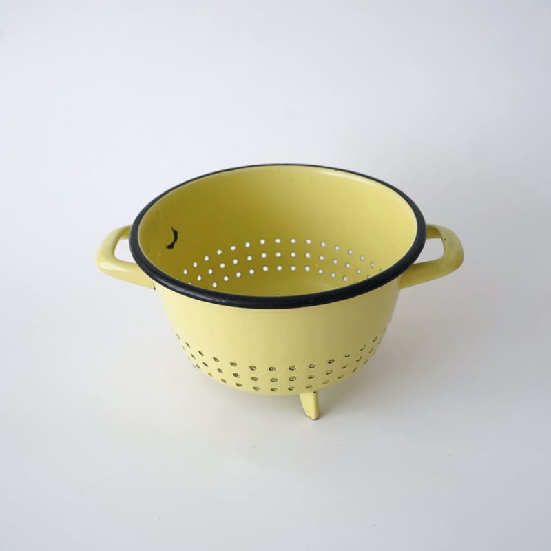 黄色のホーローのコランダー | 黄魚オンラインショップ