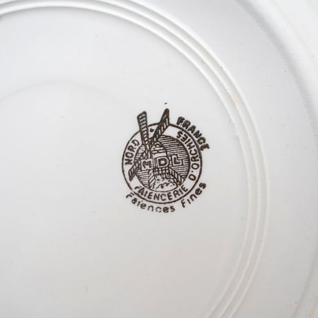 ピンクの線の入ったビストロ皿