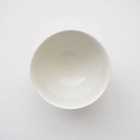 16  竹下努・青白磁縁反飯碗