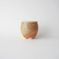 39 壷田亜矢 / 蓋物（白磁）