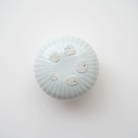 30 壷田亜矢 / 蓋物（白磁）