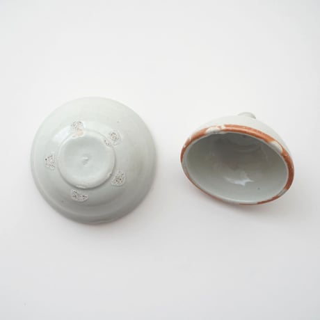 31 壷田亜矢 / 蓋物（白磁）