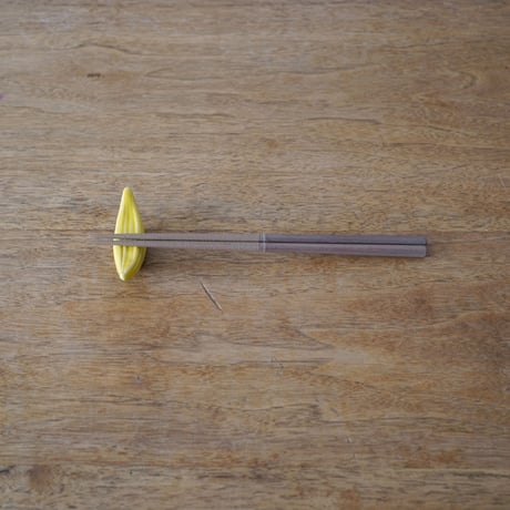 スミレ研究所・黄色い箸置き