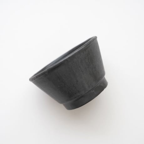 阿久津真希・鉢　(黒)