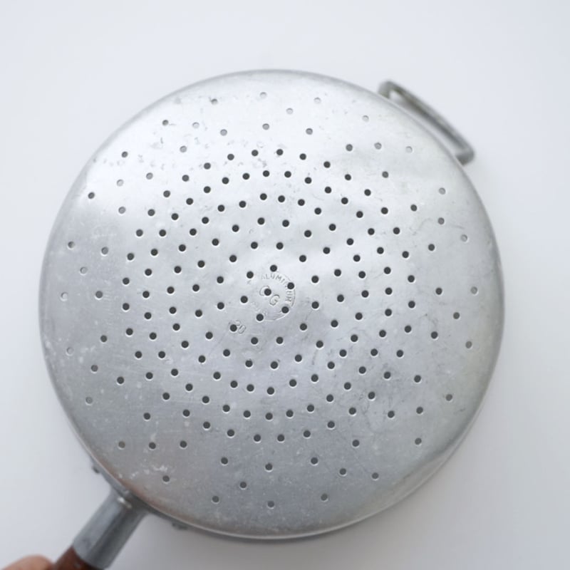 フランス・ビンテージ調理器具 / アルミ水切り -2025/07 ② | 黄