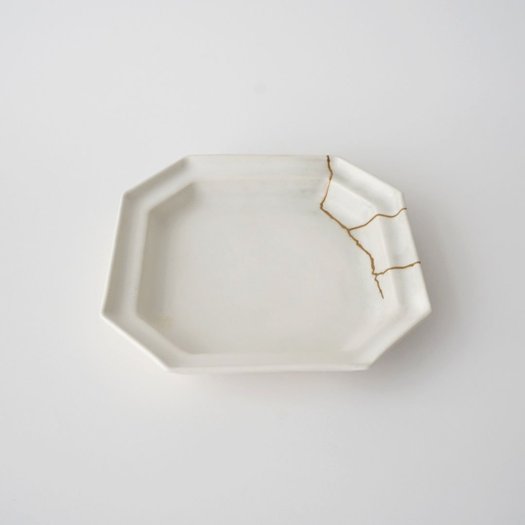 山本拓也・八角皿 S / 白マット・金継ぎ | 黄魚オンラインショップ