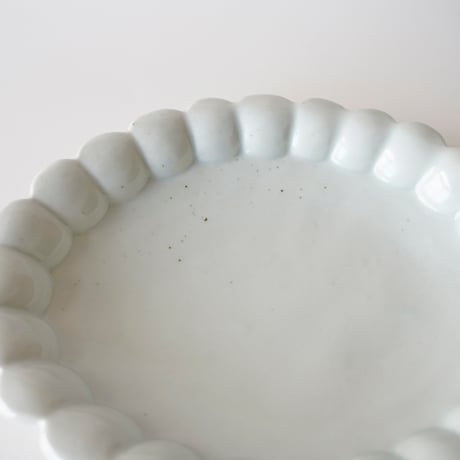 6 竹下努・青白磁丸輪花オーバル (L)